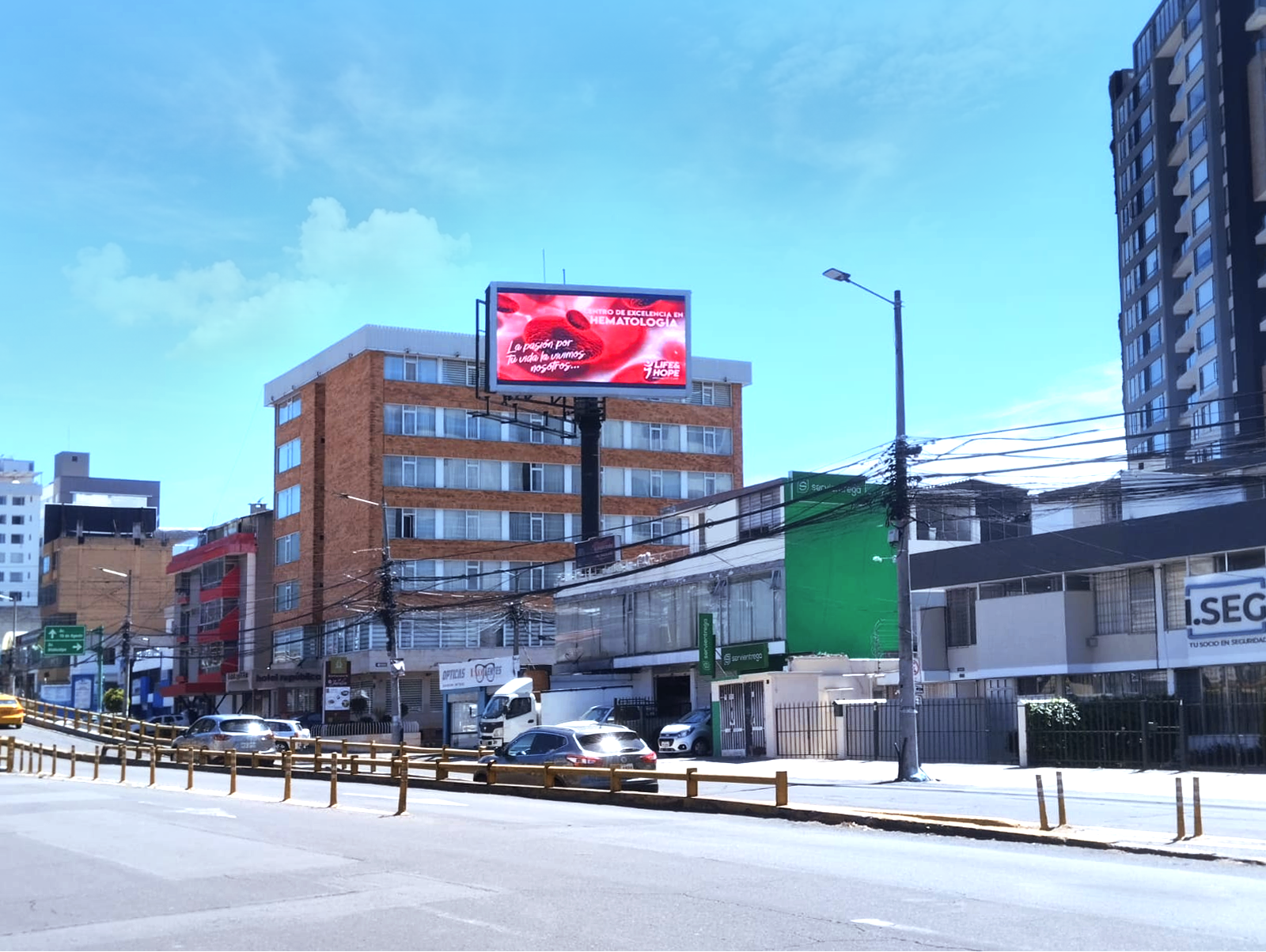 Pantalla LED República y Azuay